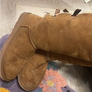 Uggs tall with 3 bows